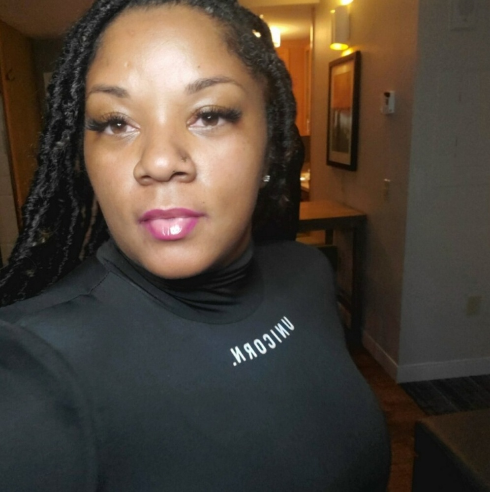 Meet your Posher, Therelya